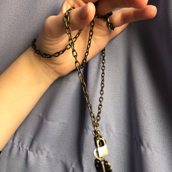 Chunky multi-charm heart and key necklace - Picture 2 of 4